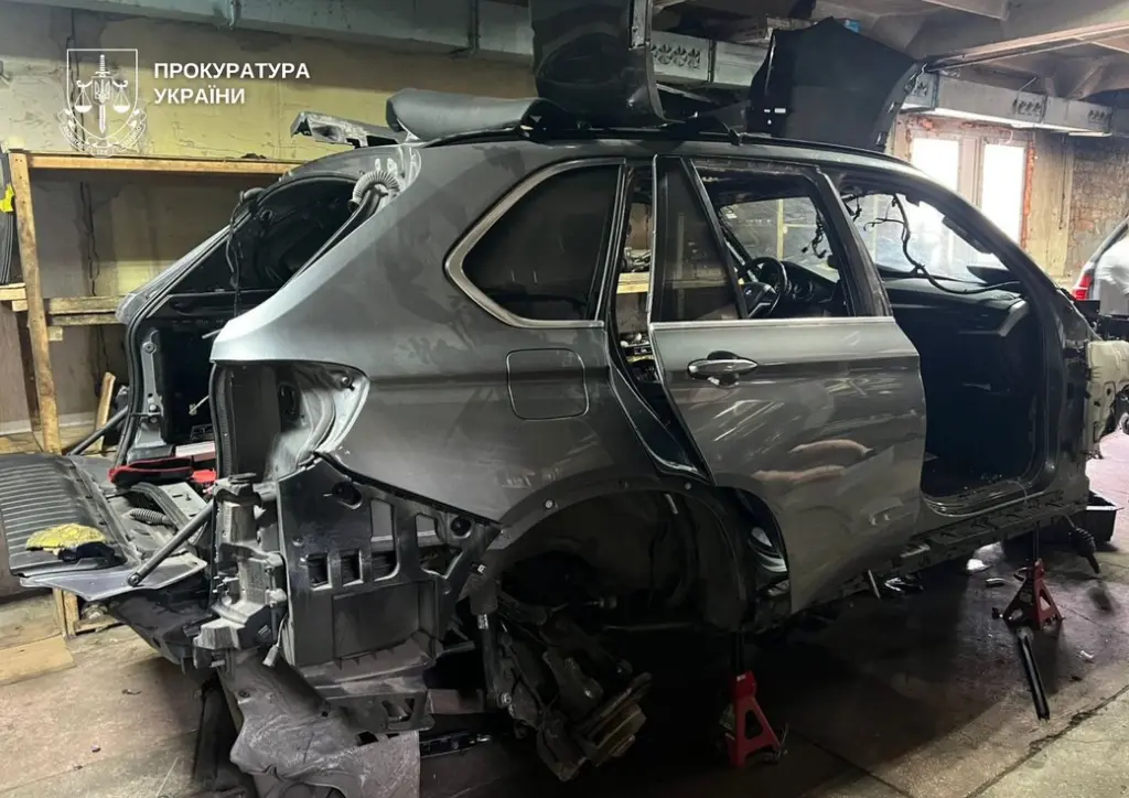 На Волині судитимуть чоловіка за продаж авто, ввезених під виглядом допомоги для ЗСУ