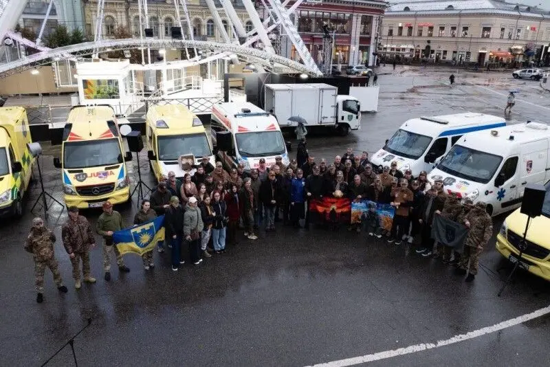 Порошенко спільно з американським фондом передав бригадам ТрО понад 20 «швидких»