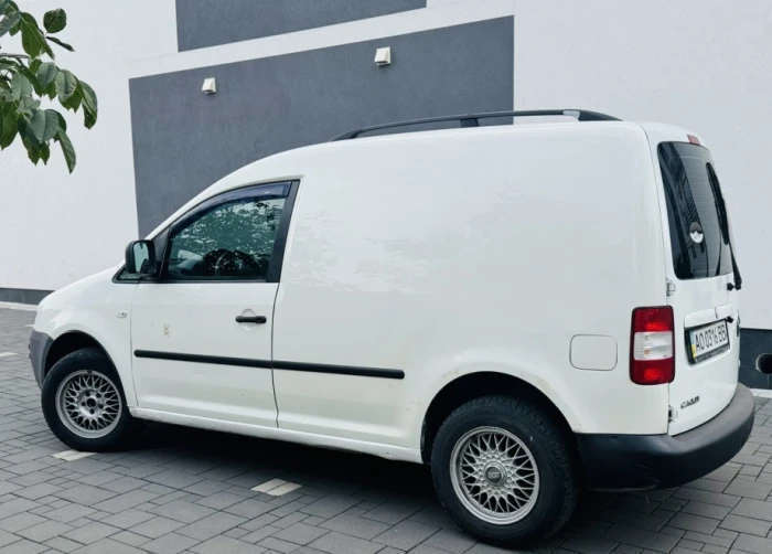 У Сваляві виставили на продаж три авто: від Volkswagen Caddy до Audi A3