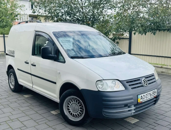 У Сваляві виставили на продаж три авто: від Volkswagen Caddy до Audi A3