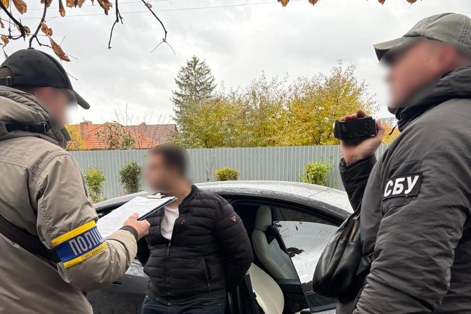 У Луцьку затримали військового та цивільного за спробу переправлення чоловіків до Польщі за 23 тисячі євро
