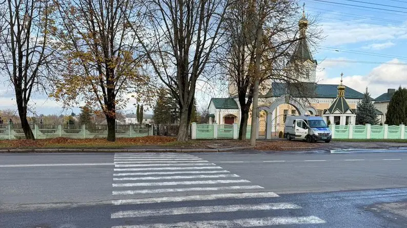 У Луцьку на пішохідному переході водій збив двох підлітків і зник з місця події