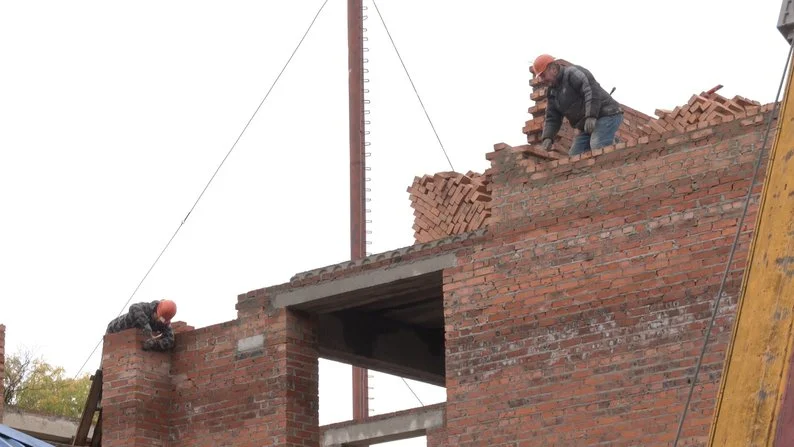“Всі акти, зависли в міністерствах”: чому затримується будівництво 13 школи у Луцьку