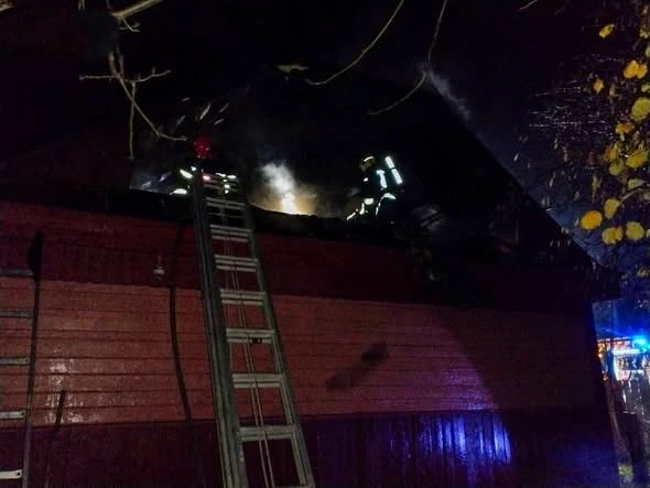 Горів автомобіль і дерев’яний житловий будинок: на Волині гасили 2 пожежі