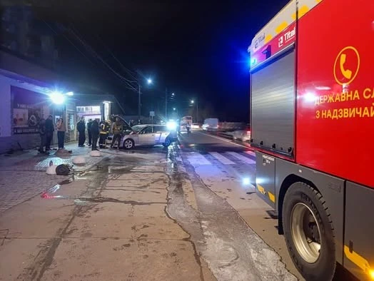 Горів автомобіль і дерев’яний житловий будинок: на Волині гасили 2 пожежі