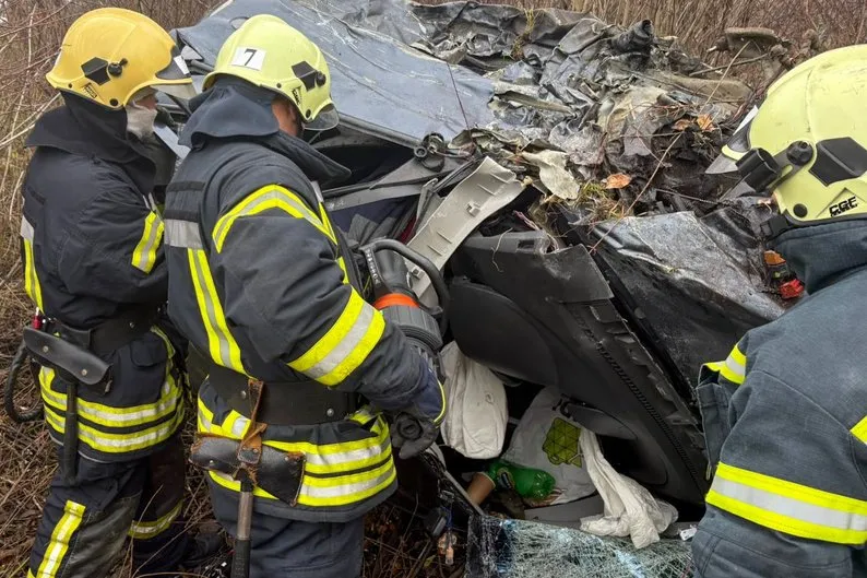 Аварія на Волині — з деформованих машин звільнили двох водіїв, один із них загинув