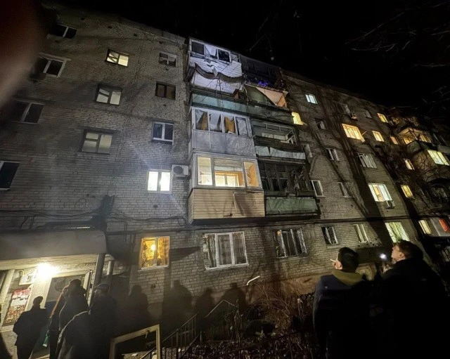 Ворожа атака на Дніпро: горіла багатоповерхівка, 14 постраждалих