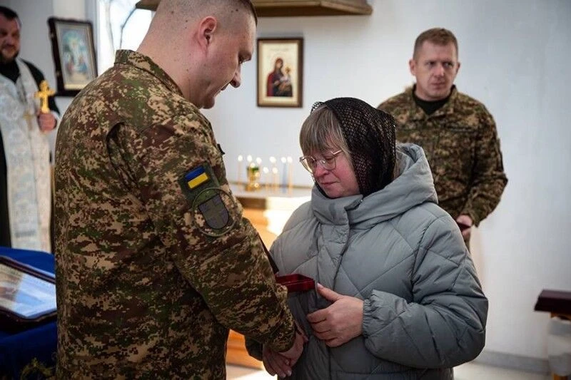 На Волині родинам загиблих гвардійців передали державні нагороди