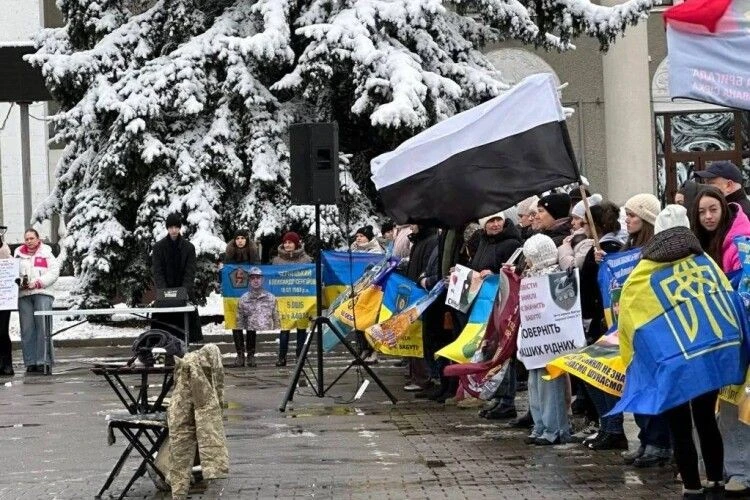 У місті на Волині провели мирну акцію на підтримку зниклих безвісти та полонених захисників