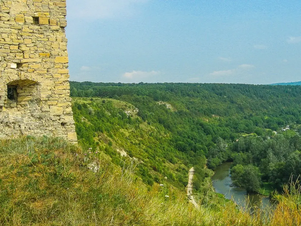 Магніт для романтиків і митців: історія Кудринецького замку