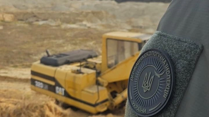 Сліди «чорних копачів»: на Волині виявили незаконний кар’єр