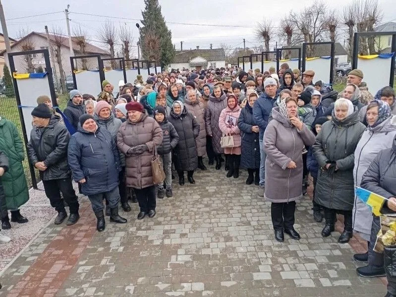У громаді на Волині відкрили Алею Героїв у День ЗСУ