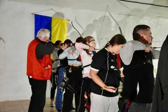 Змагалися попри тривожний ранок і відсутність світла: у Луцьку провели чемпіонат міста зі стрільби з лука.