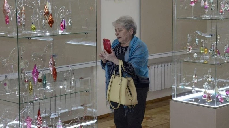 У Луцьку відкрили виставку з понад 200 ялинкових прикрас XX – XXI століття