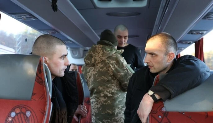 Білорусь передала Україні 114 звільнених політв’язнів, серед них — українці
