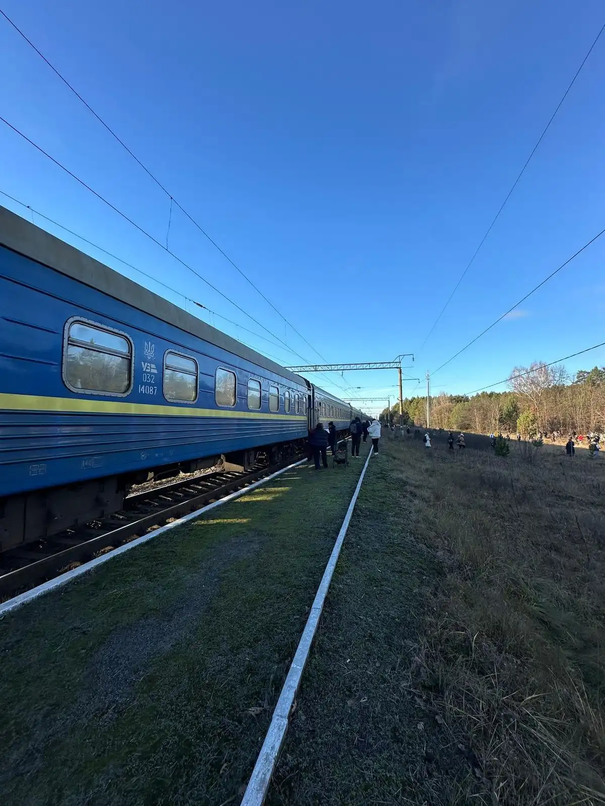 Українські потяги зупинили за кордоном через повідомлення про мінування, людей висадили.