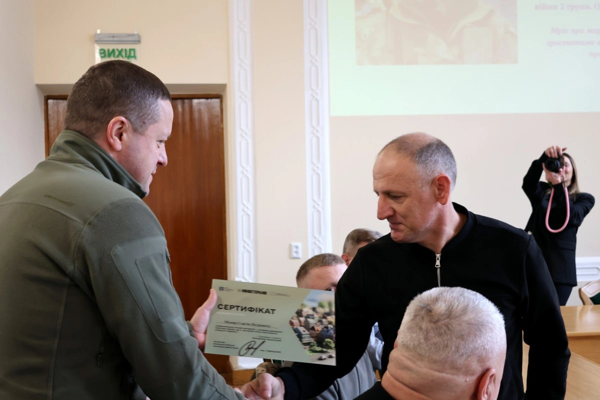 Ветеранам війни та родинам полеглих захисників вручили сертифікати на житло