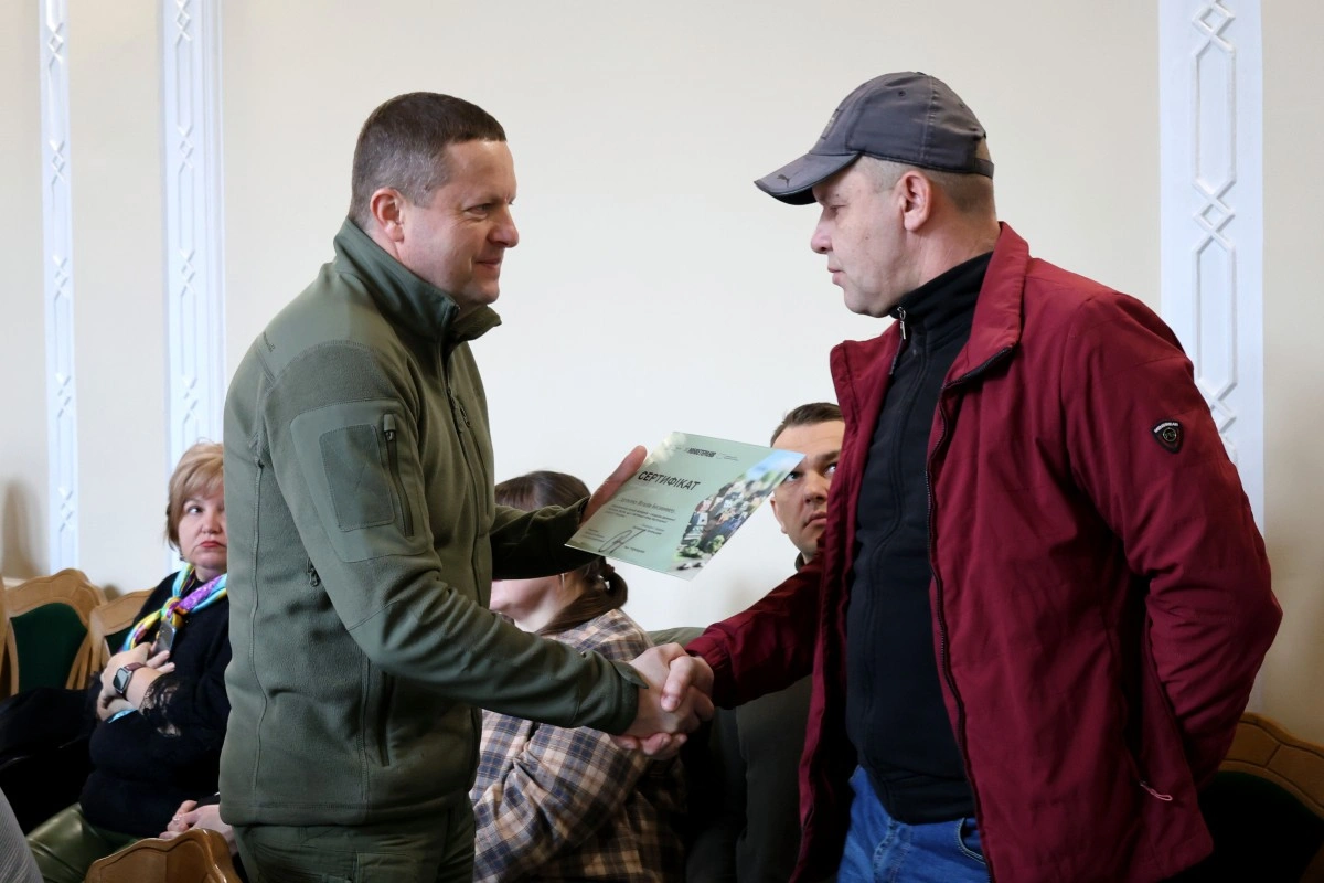 Ветеранам війни та родинам полеглих захисників вручили сертифікати на житло