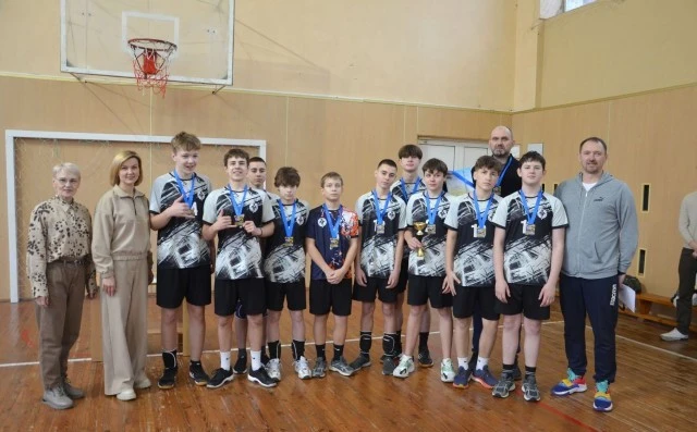 Чотири команди боролися за першість: у Луцьку – чемпіонат КДЮСШ № 1 із волейболу. Фото