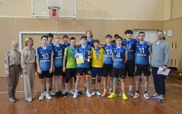 Чотири команди боролися за першість: у Луцьку – чемпіонат КДЮСШ № 1 із волейболу. Фото