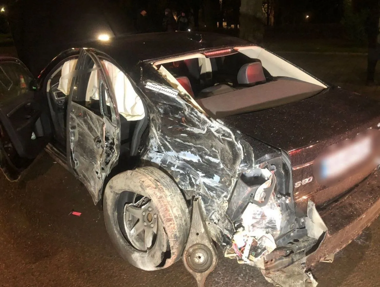 У Луцьку чоловік викрав авто і влетів у маршрутку