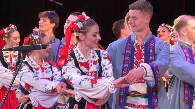 Хор, що тримає стрій: як Волинський народний колектив живе між сценою, війною і поколіннями