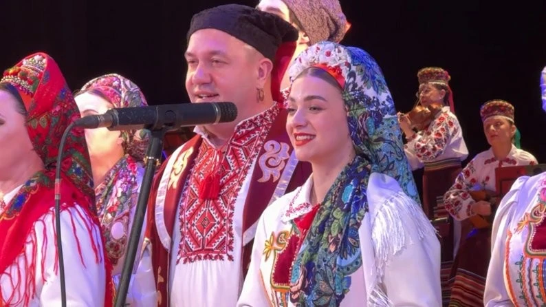 Хор, що тримає стрій: як Волинський народний колектив живе між сценою, війною і поколіннями