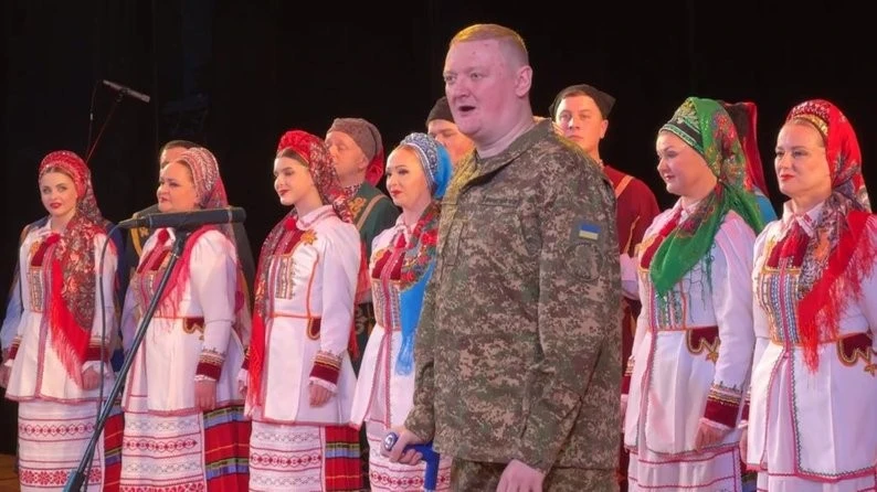 Хор, що тримає стрій: як Волинський народний колектив живе між сценою, війною і поколіннями