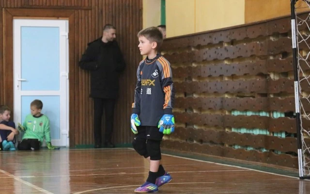 Різдвяний мініфутбол у Луцьку: 12 команд, три ліги і перші емоції перемог