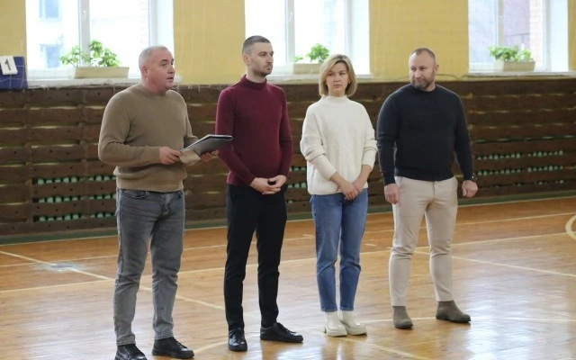 Різдвяний мініфутбол у Луцьку: 12 команд, три ліги і перші емоції перемог