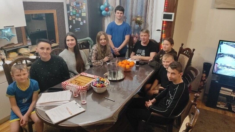 Свята з турботою: у волинській громаді підтримали дитячі будинки сімейного типу