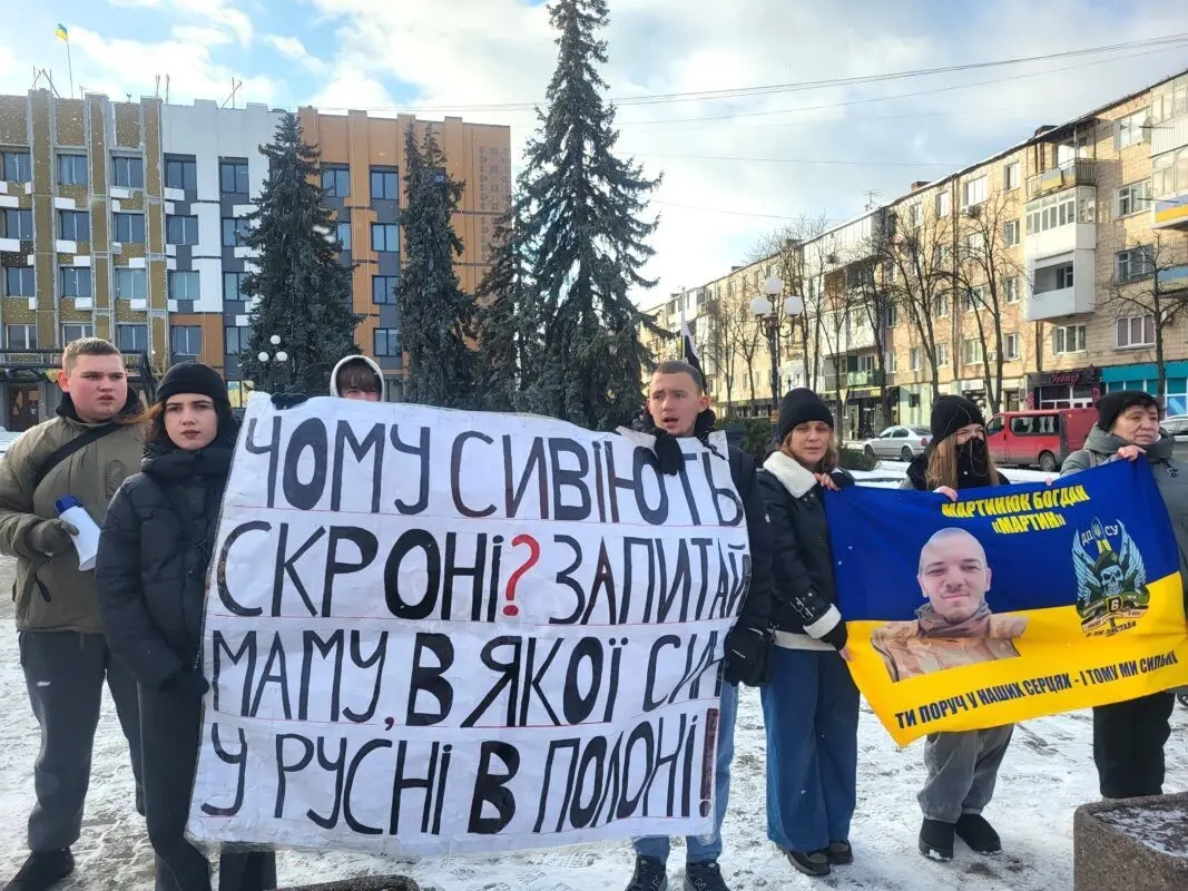 «Не мовчи – полон вбиває»: у Ковелі знову вийшли на акцію заради тих, кого чекають