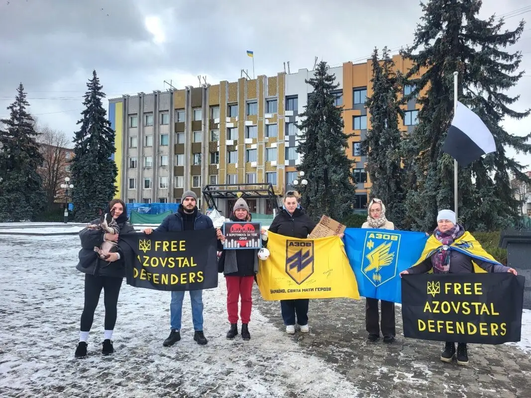 «Не мовчи – полон вбиває»: у Ковелі знову вийшли на акцію заради тих, кого чекають