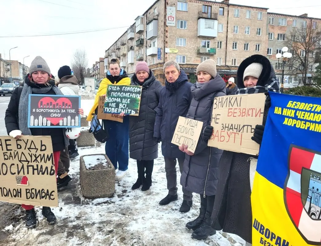 «Не мовчи – полон вбиває»: у Ковелі знову вийшли на акцію заради тих, кого чекають