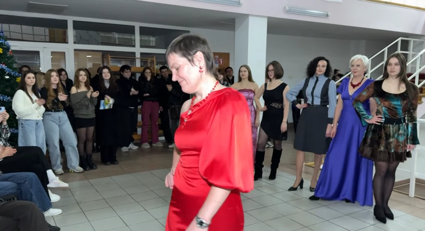 Повернення через тканину і шви: ветеранка з Луцька представила колекцію суконь після полону