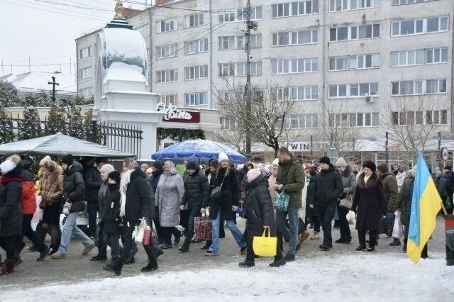 Водохреща у Луцьку: місто пройшло хресною ходою до освяченого Стиру