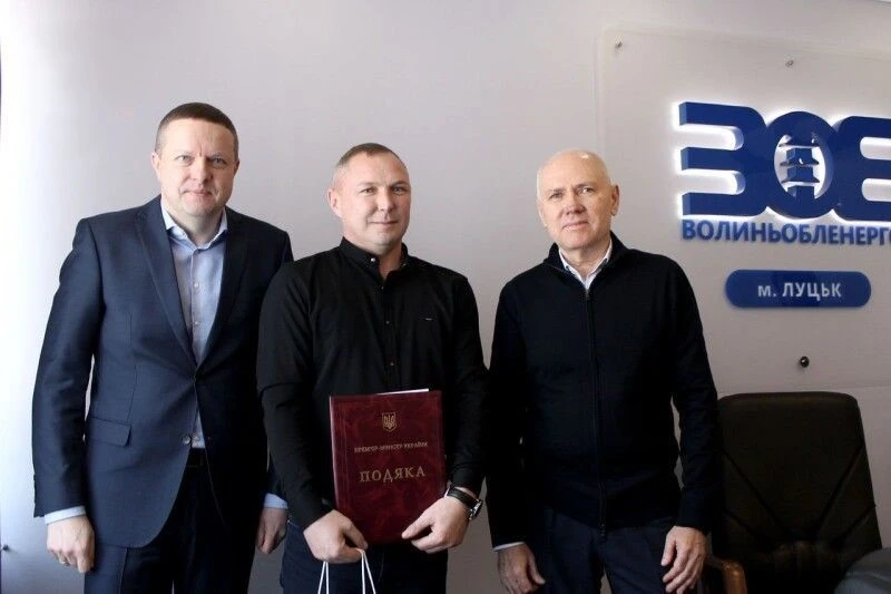 Світло, яке тримають люди: волинських енергетиків відзначили урядовими подяками