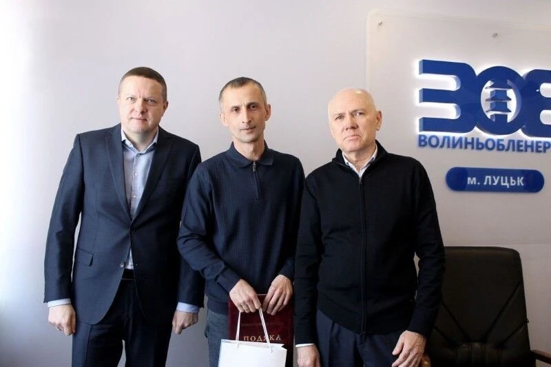 Світло, яке тримають люди: волинських енергетиків відзначили урядовими подяками