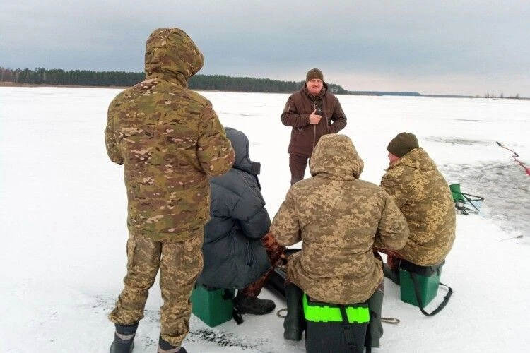 Перші дні року без поблажок: у нацпарку на Волині зафіксували порушення на водоймі