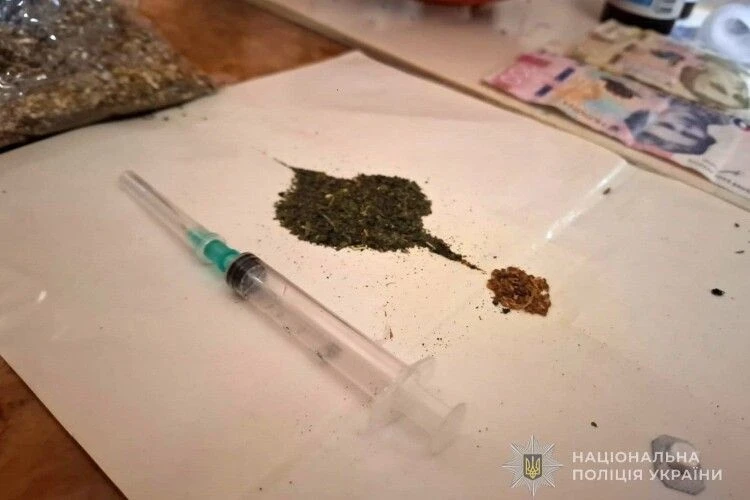 Після смерті збувача його «справу» продовжила дружина – у Луцьку накрили канал психотропів