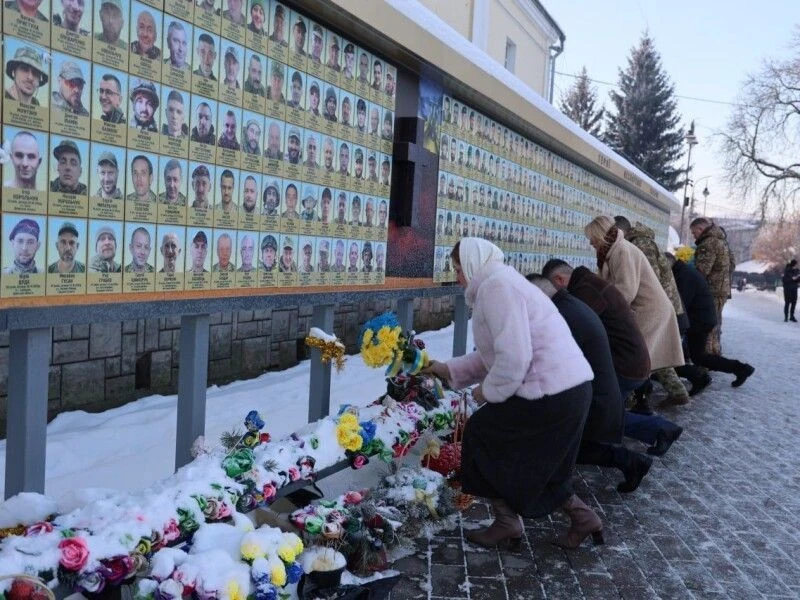 У Луцьку вшанували оборонців ДАП – тих, кого назвали кіборгами