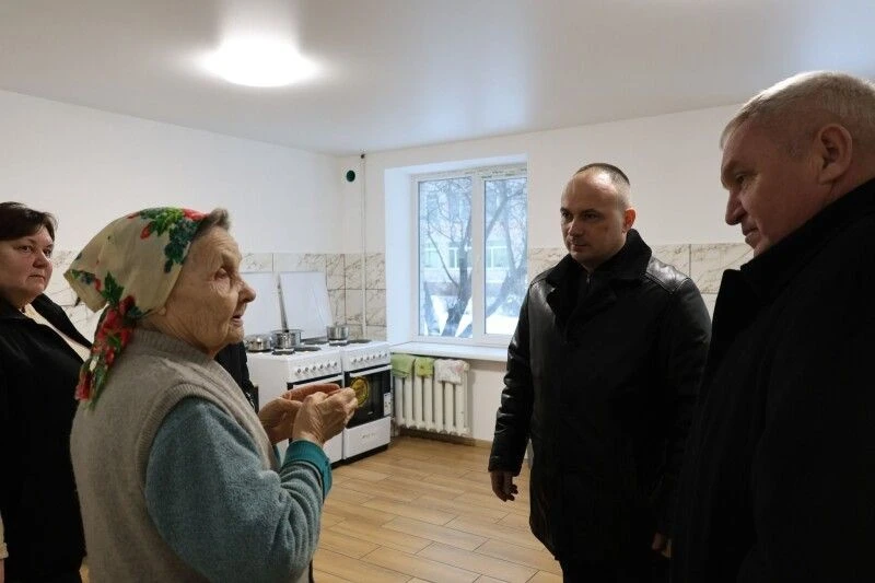 Від шкільних класів до затишних осель: як у Троянівці облаштували побут для переселенців з Донеччини