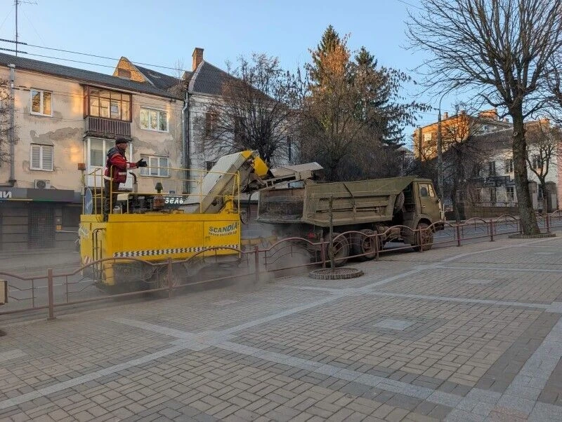 Луцьк готується до Великодня: нічне прибирання та загальноміська толока