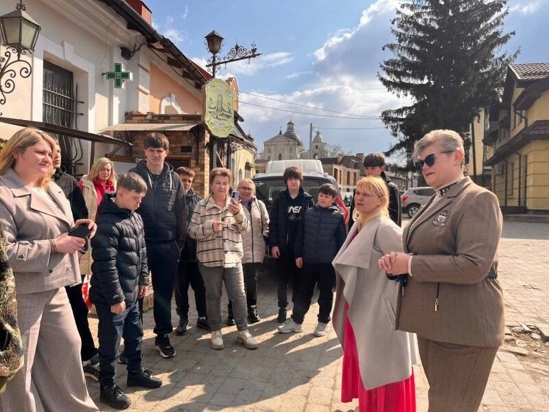 Від «сонячних» десертів до фронтової допомоги: як луцька кав’ярня згуртувала волонтерів