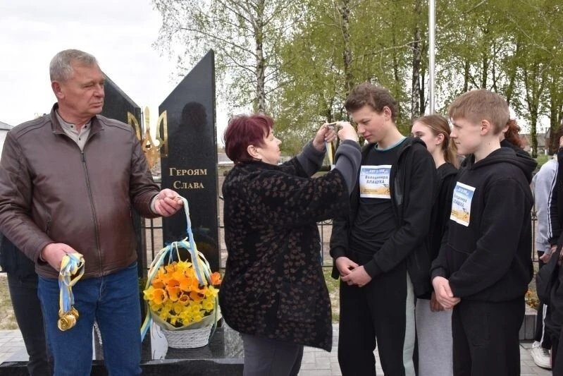 Символічний кілометр: на Волині вшанували полеглих оборонців масовим забігом