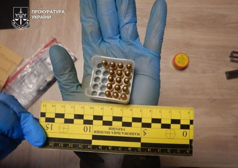 Торгівля зброєю через пошту: на Волині викрили канал постачання з Хмельницького