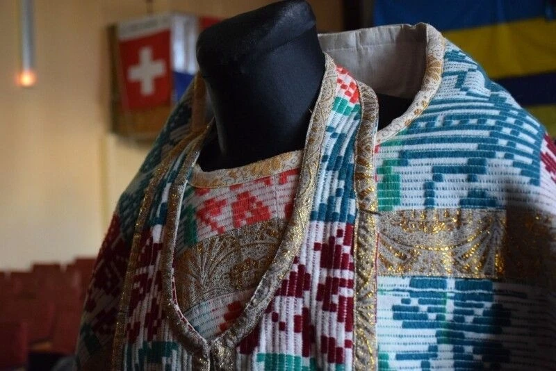 Столітній скарб українського ткацтва випадково виявили в засіках волинського храму