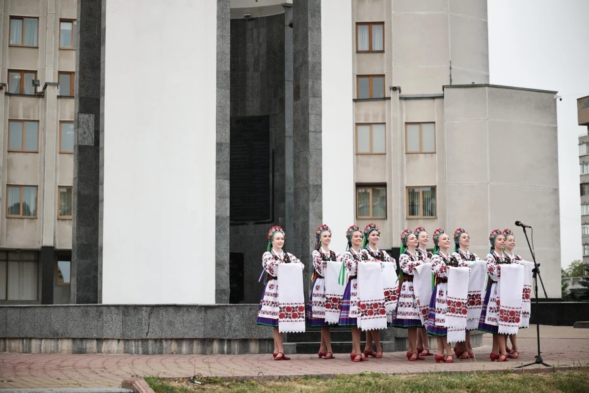 Оберіг на щодень: Україна святкує 20-річчя Дня вишиванки