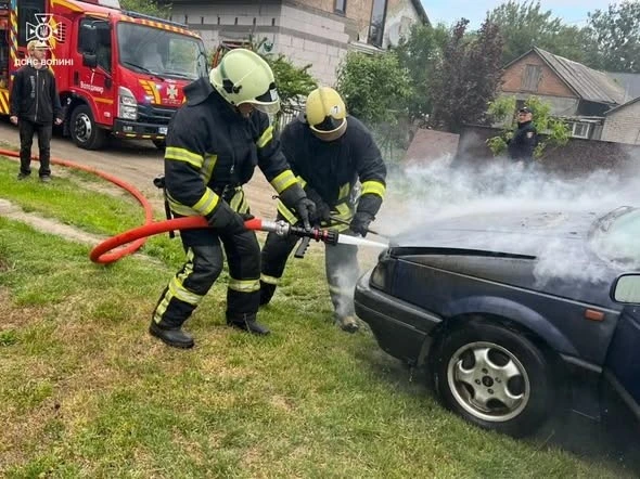 У Володимирі через несправні гальма ледь не згорів легковик